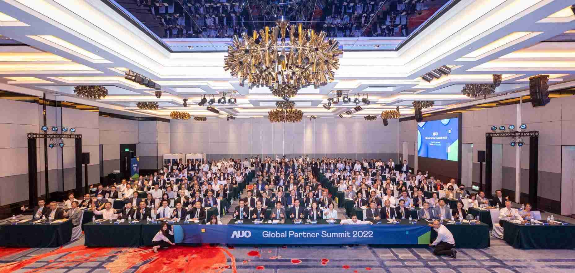 友達推動「安心、、、、創新、、、用心、、、、同心、、、盡心」五星職旅，，，，為菲籍員工打造全方位照護，，首度贏得「人權實踐與發展領袖獎」殊榮