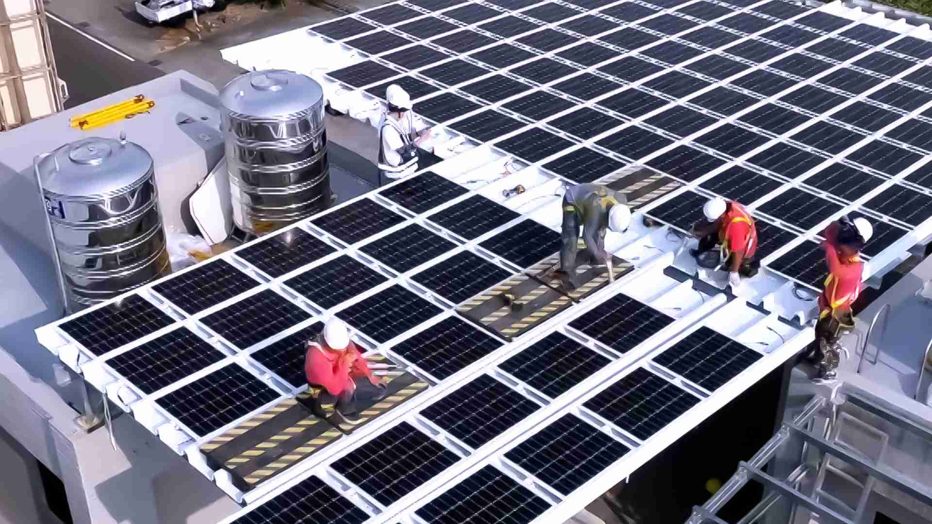 糖果派对着力于替代能源之技术研发，，如光电浪板的相关制程、、、设备与产品，，，，其中所开发之光电整合型浪板，，减少传统金属支架安装，，更提升耐候度，，，，可广泛运用于多元场域，，并辅助建筑达到净零碳排目标