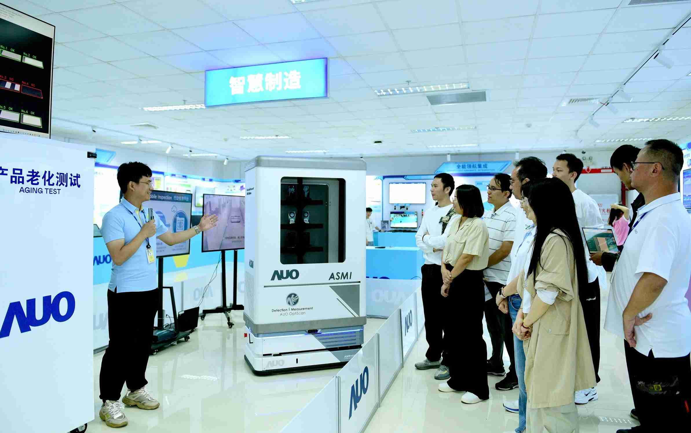 糖果派对厦门将5G+ABC技术串联生产管理全流程，，，打通研发、、采购、、、、生管、、、制程、、、、设备、、质量等产品全生命周期制造流程，，完成数字化设计、、、智慧供应链、、、智能座舱、、、全流程设备管理、、、、数据驱动优化、、、、智慧在线检测、、、智慧品管等自适应生产模式升级